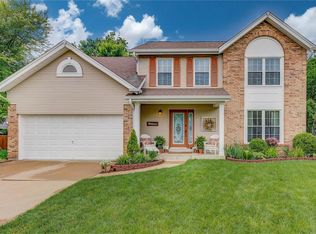 303 Whispering Woods Dr, Saint Peters, MO 63304