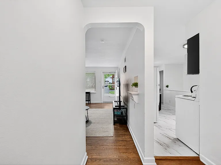 9009 Gedde Ave — Photo 11