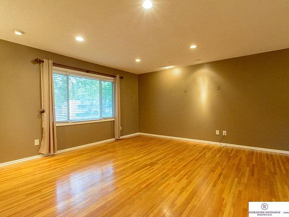 5th image of 12618 Westwood Ln