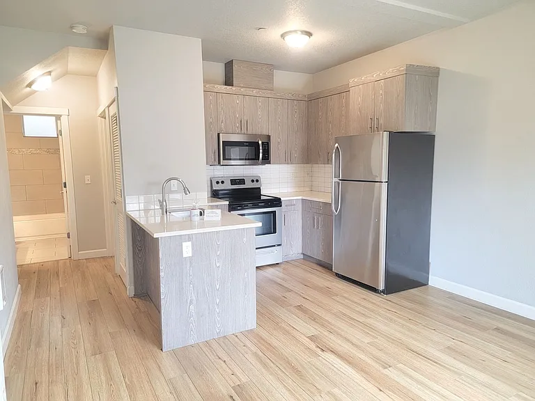J0459 - Stafford St. Apartments — Photo 15