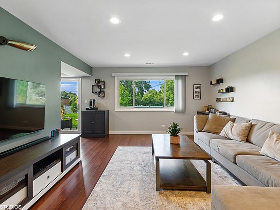 2nd image of 607 Whalom Ln #607