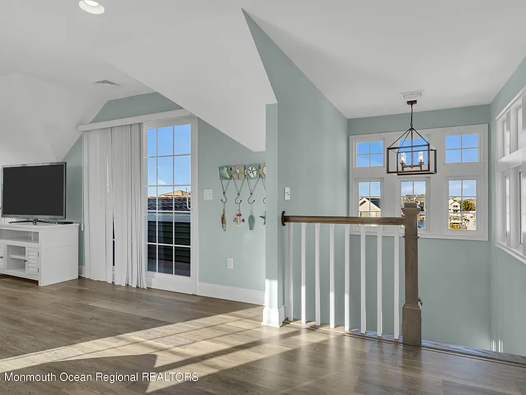 411 Harding Ave — Photo 47