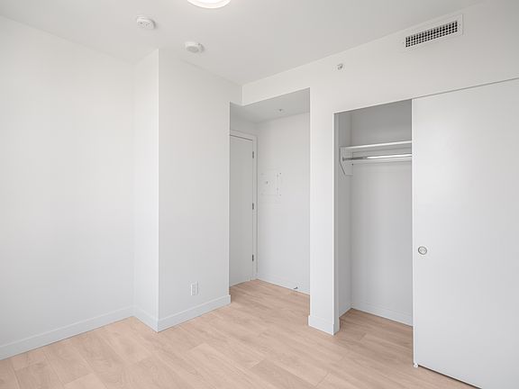 4th image of 537 Cottonwood Ave #3202