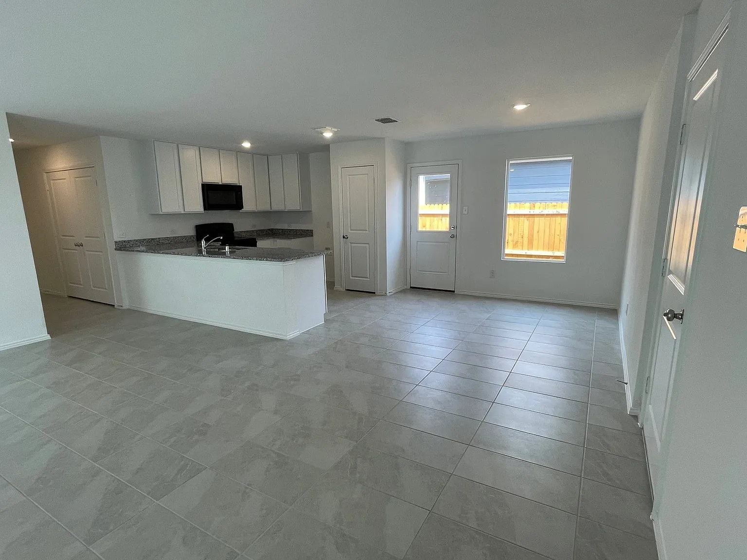 3 bed, 2.0 bath, 1440 sqft, $1,850 — Photo 2