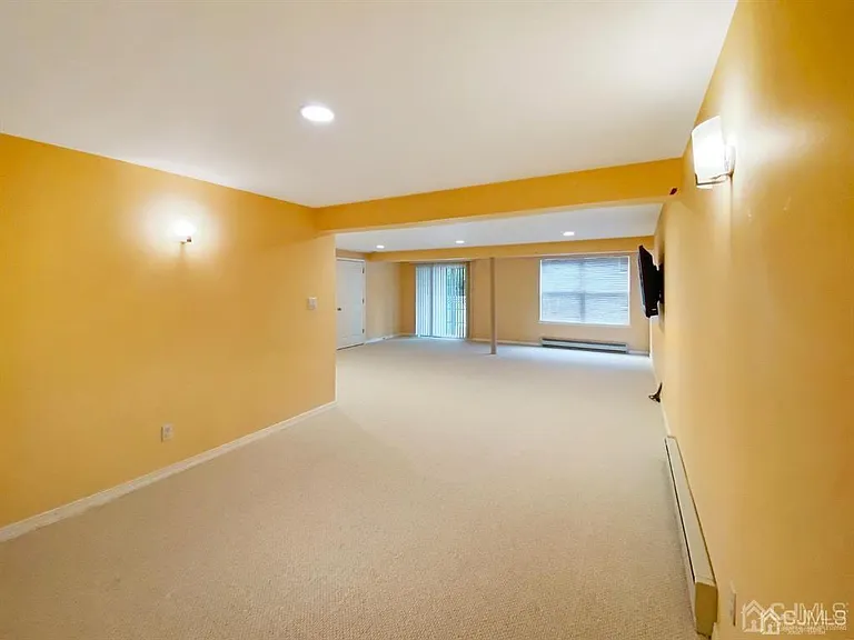 48 Berkshire Way — Photo 21