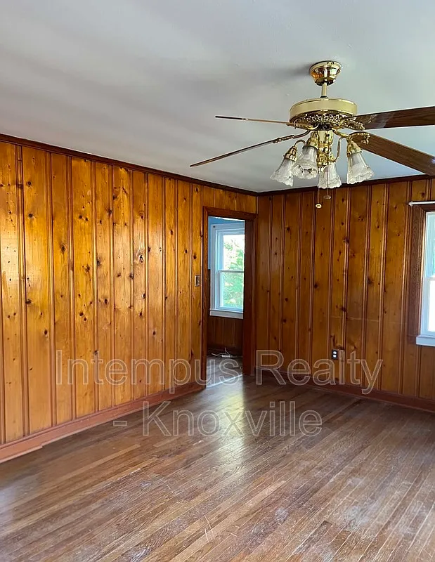 3 bed, 1.0 bath, 1172 sqft, $1,800 — Photo 3
