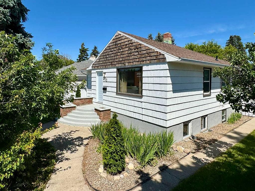 533 W 23rd St S, Lethbridge, AB T1J 3M9 | MLS #A2323694 | Zillow