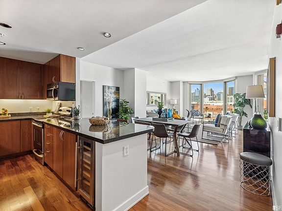 5th image of 88 King St Unit 1119