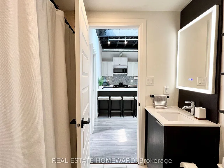 1233 Dundas St E — Photo 18