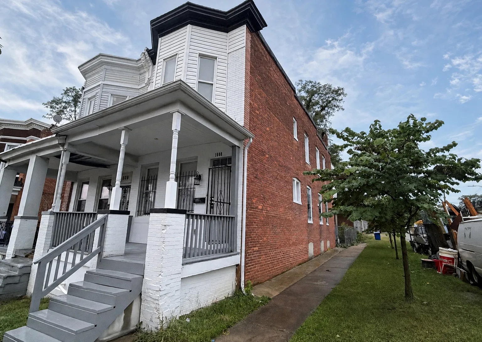 Beautifully Renovated 4BR/2.5BA Corner Home | Modern Kitchen & Spacious Yard — Photo 2