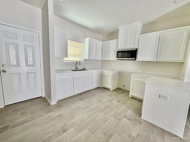 2813 E Harrison Ave #1 — Photo 2