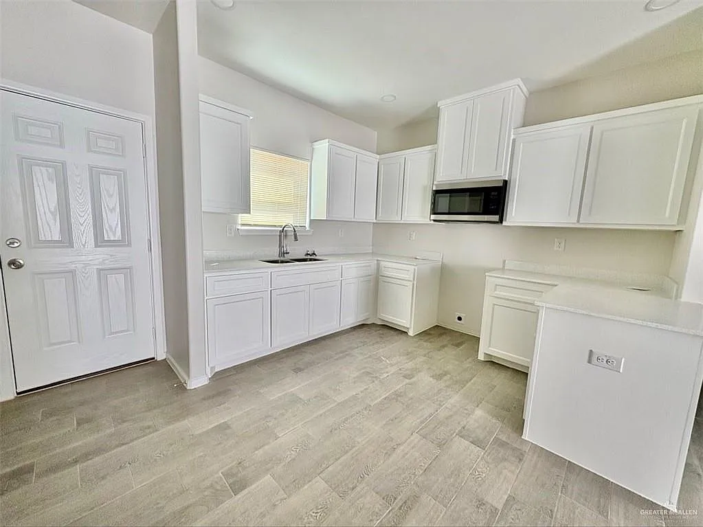 Building Photo - 2809 E Harrison Ave #2