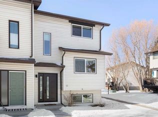 73 E Glenbrook Cres #11, Cochrane, AB T4C1G1