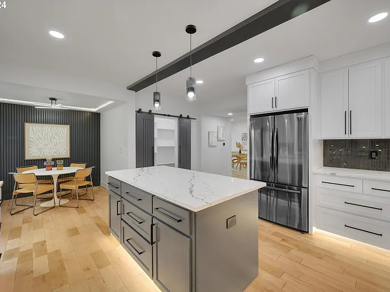 1403 SW Broadway Dr — Photo 25