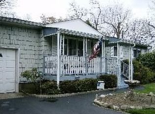 300 Chelsea Ave, West Babylon, NY 11704