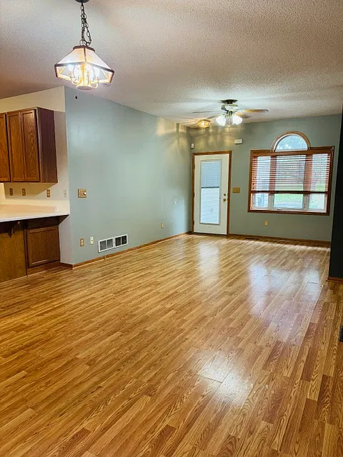 3 bed, 1549 sqft, $1,995 — Photo 2