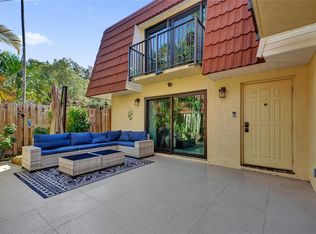 9925 NW 6th Ct, Plantation, FL 33324