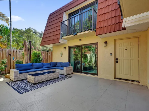 9925 NW 6th Court, Plantation, FL 33324