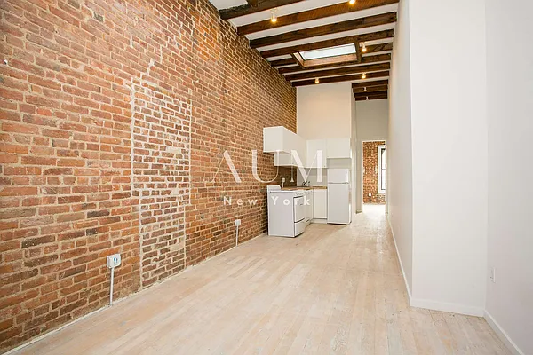 Rented by Zone Corp | media 51