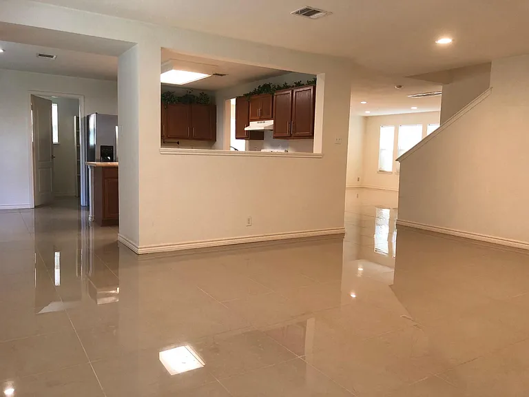 220 Calixto Ct — Photo 2