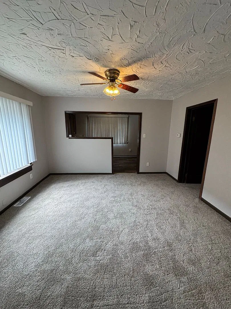 Southeast Side - 2 Bedroom home — Photo 4