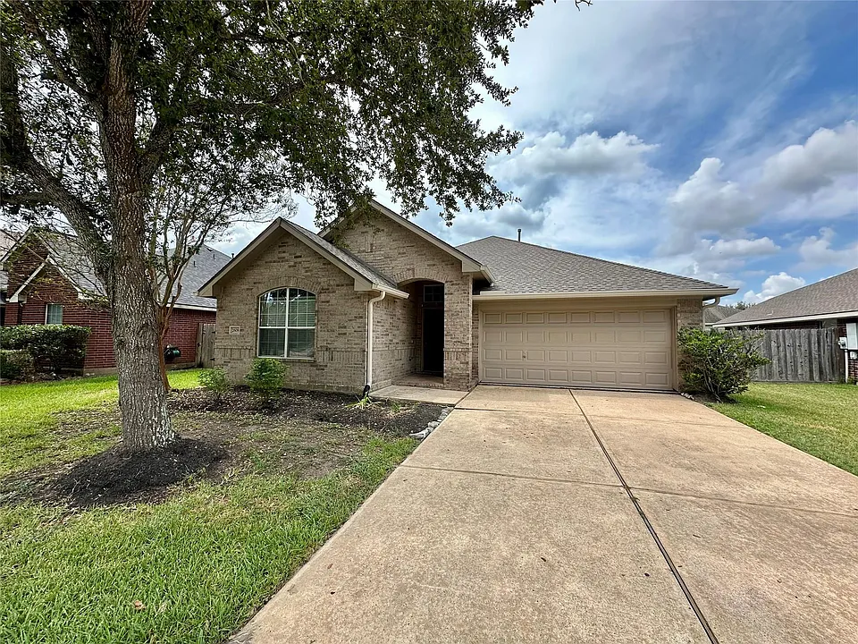 2608 Courtyard Ln