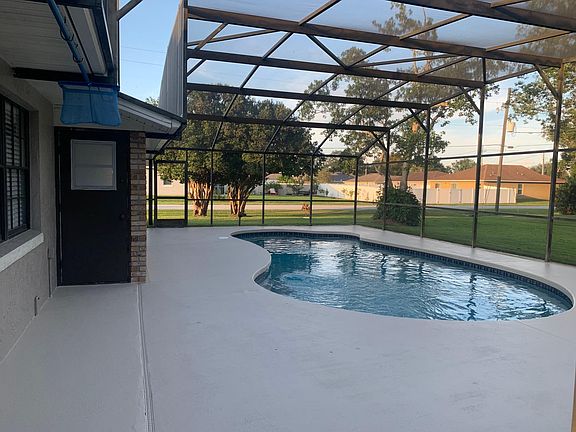 Screened pool