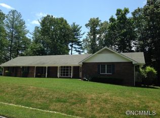 108 Robin Crest Dr, Hendersonville, NC 28791