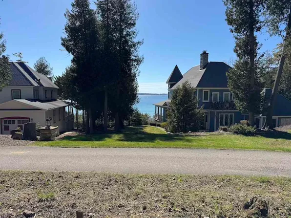 4254 Pine Cove Ln, Mackinac Island, MI 49757