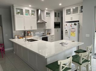 810 Falling Water Rd, Weston, FL 33326