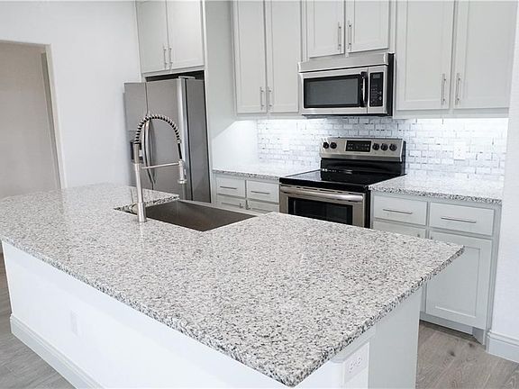 5th image of 424 E Nelson St