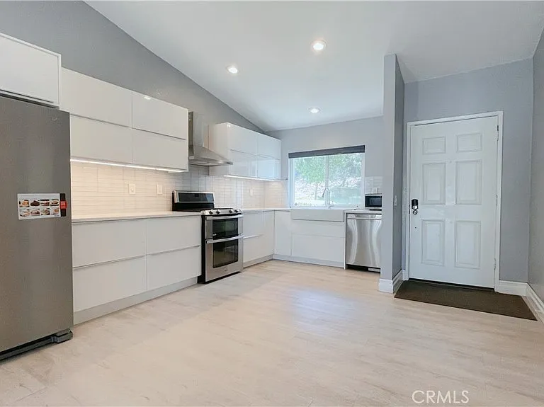 2470 Saratoga Ln — Photo 6