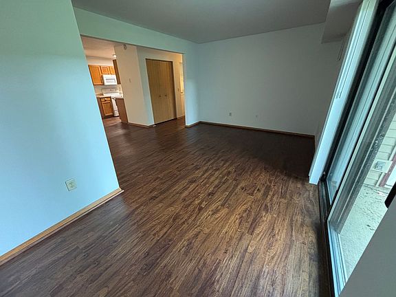 4th image of 31 Hart Rd APT 2
