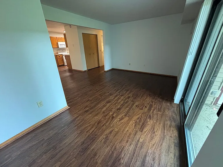 31-35 Hart Dr — Photo 10