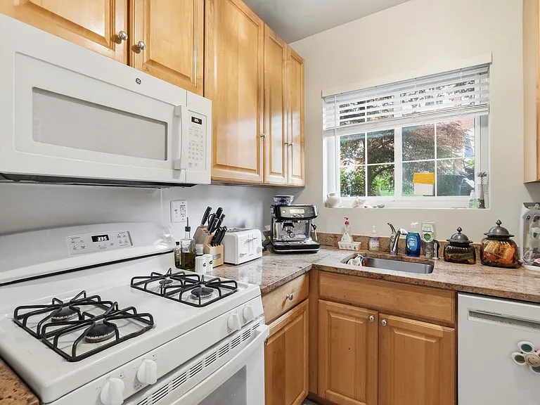 3727 Lyons Ln — Photo 6