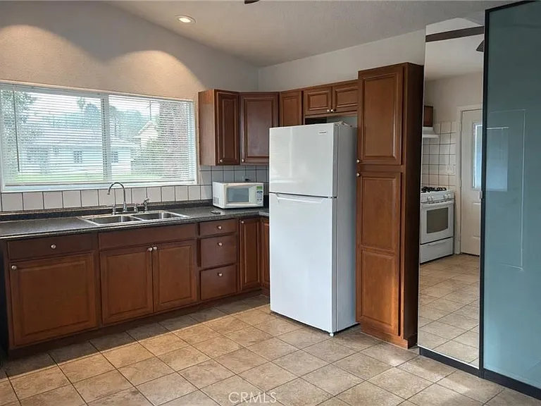 494 Alta Mesa Dr — Photo 2