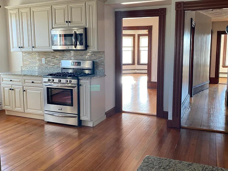 51 Mansfield St — Photo 8