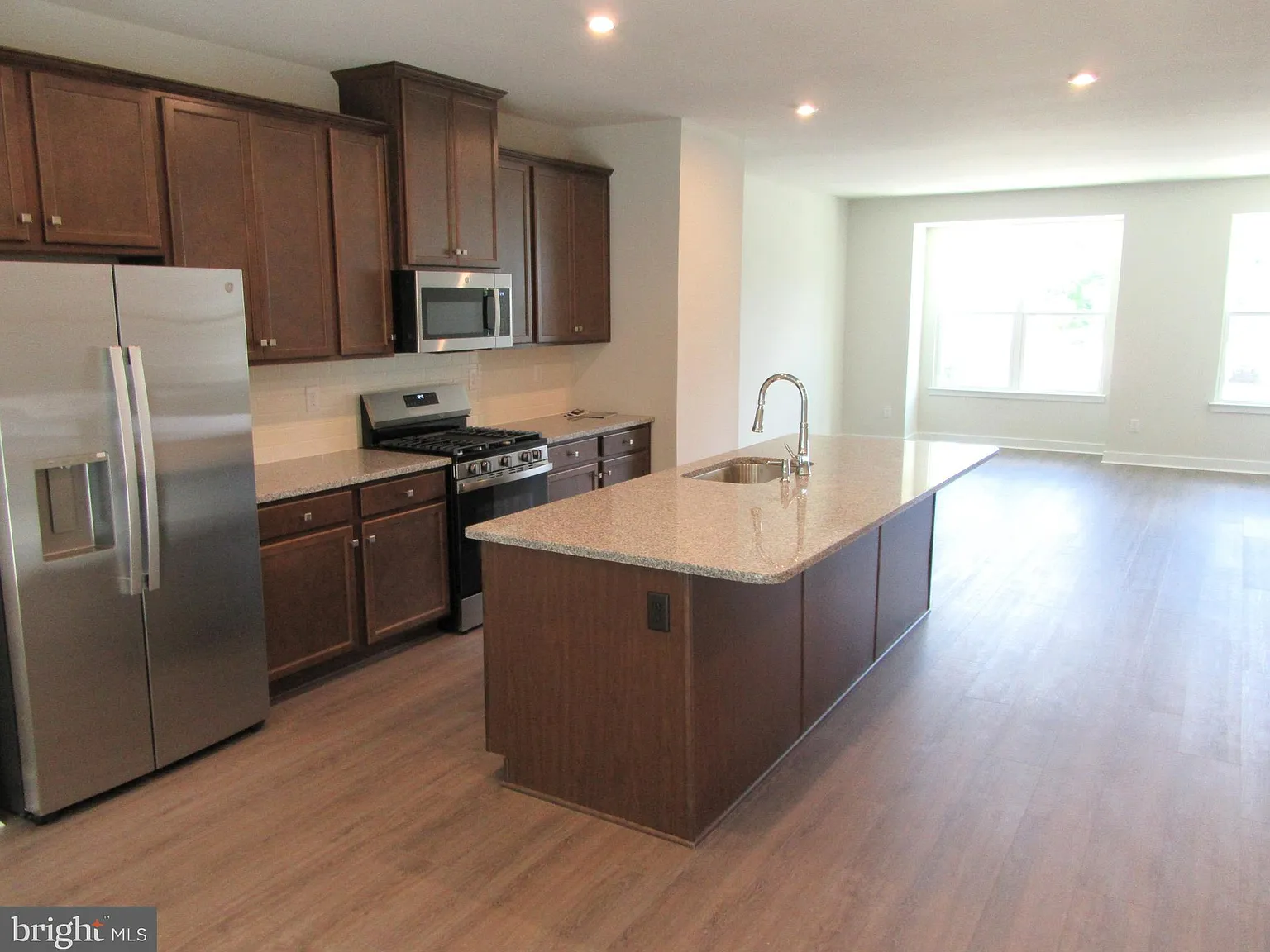 4 bed, 3.5 bath, $3,200 — Photo 4