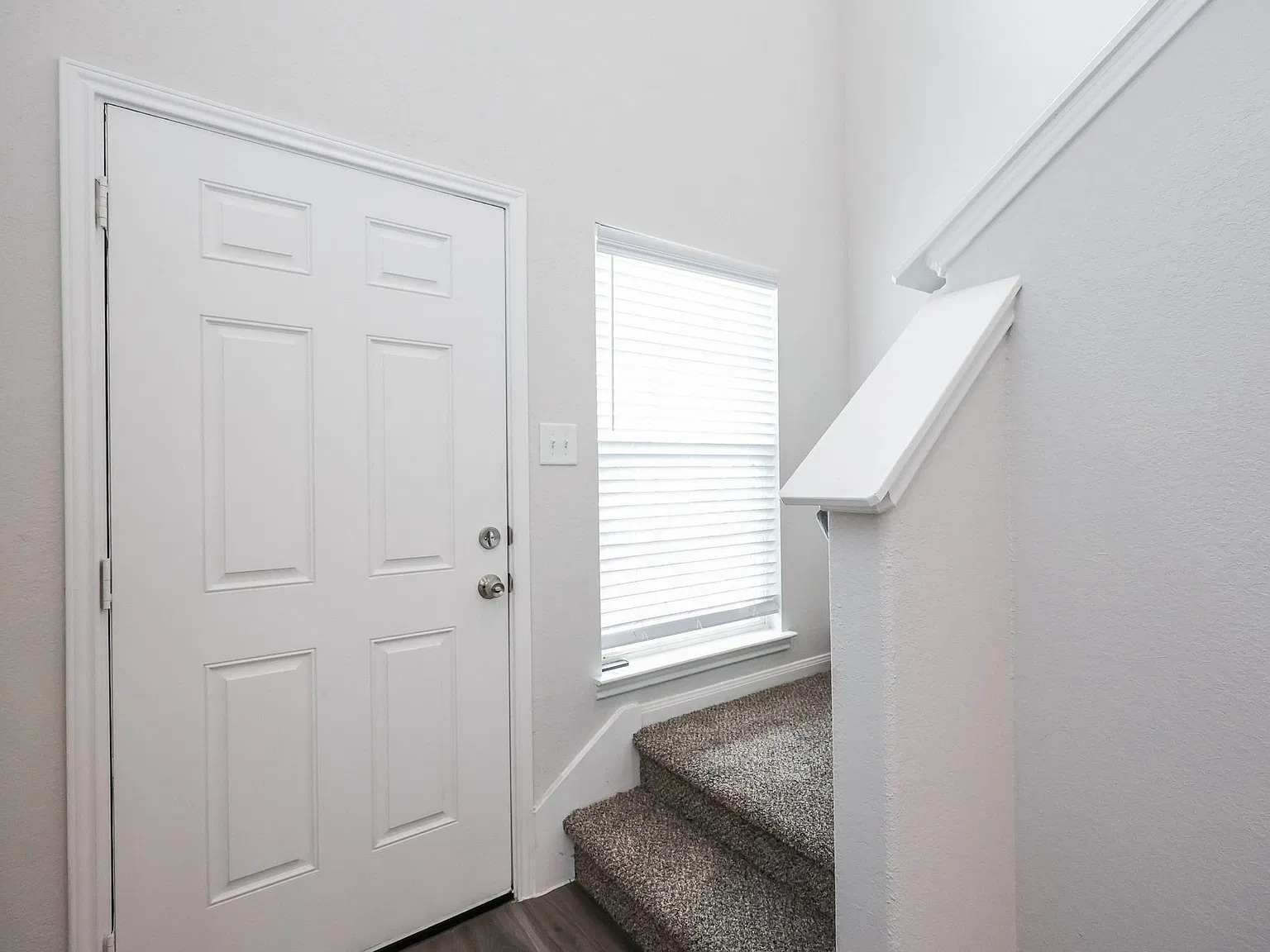 3 bed, 2.5 bath, 1657 sqft, $2,100 — Photo 4