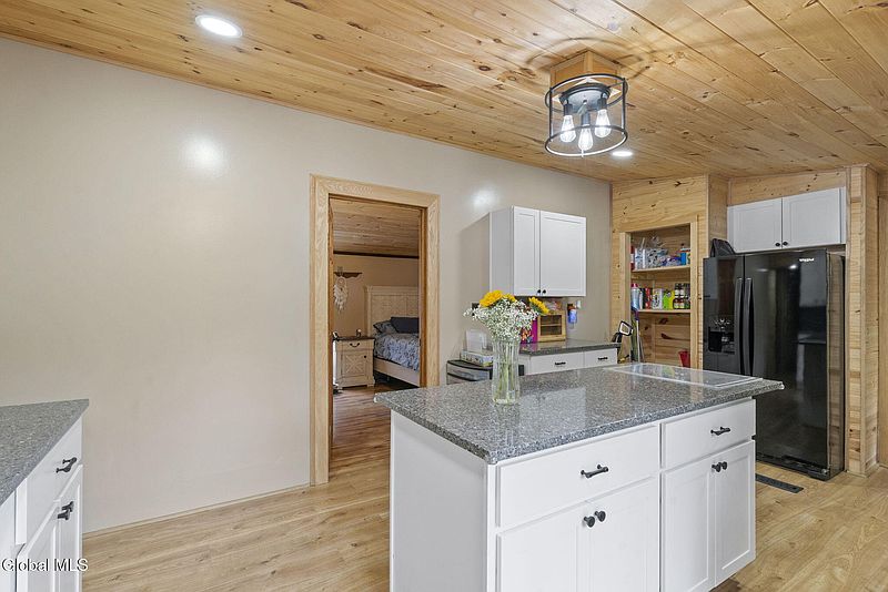 5th image of 145 Treadlemire Road