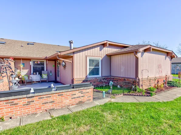 1111 Paradise Ct, Greenwood, IN 46143