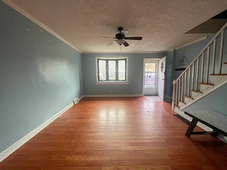 4614 Lansing St — Photo 13