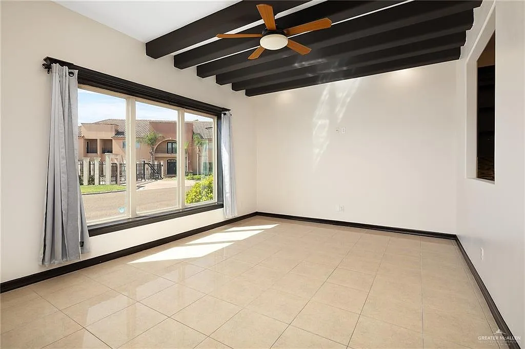 3 bed, 2.5 bath, 1760 sqft, $1,900 — Photo 3