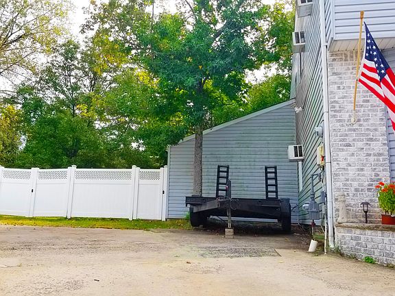 5th image of 77 Ironwood St