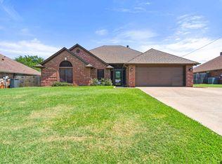 902 Bobwhite Ln, Whitehouse, TX 75791