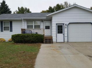 24 Eckleson Rd, Bismarck, ND 58504