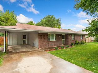 71 S Locust St, Farmington, AR 72730