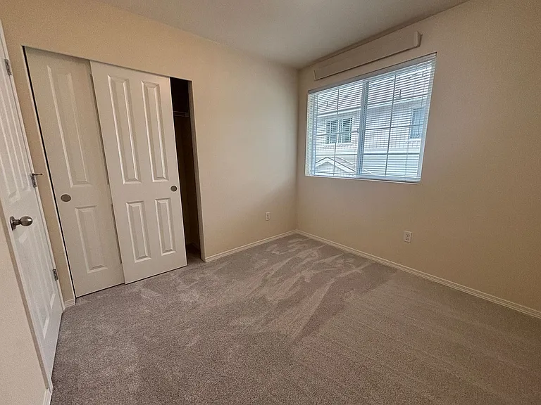 1653 Burnside Pl #B — Photo 17