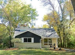 7438 N Navajo Rd, Fox Pt, WI 53217