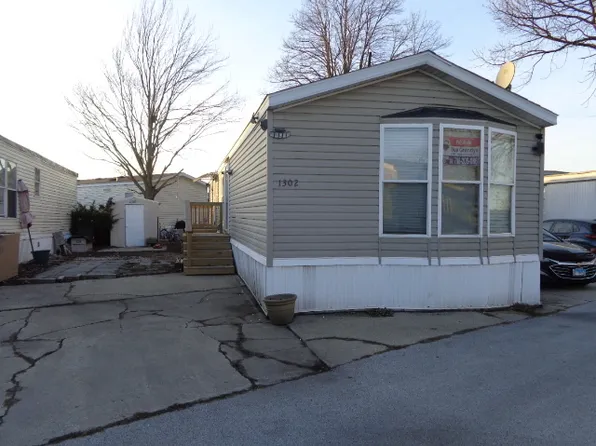 8800 S Harlem Ave Trailer 1302, Bridgeview, IL 60455